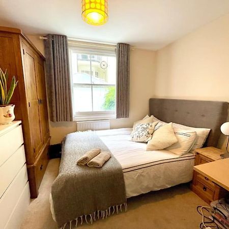 Entire 2 Bedrooms Flat In Victoria, Central Londres Extérieur photo