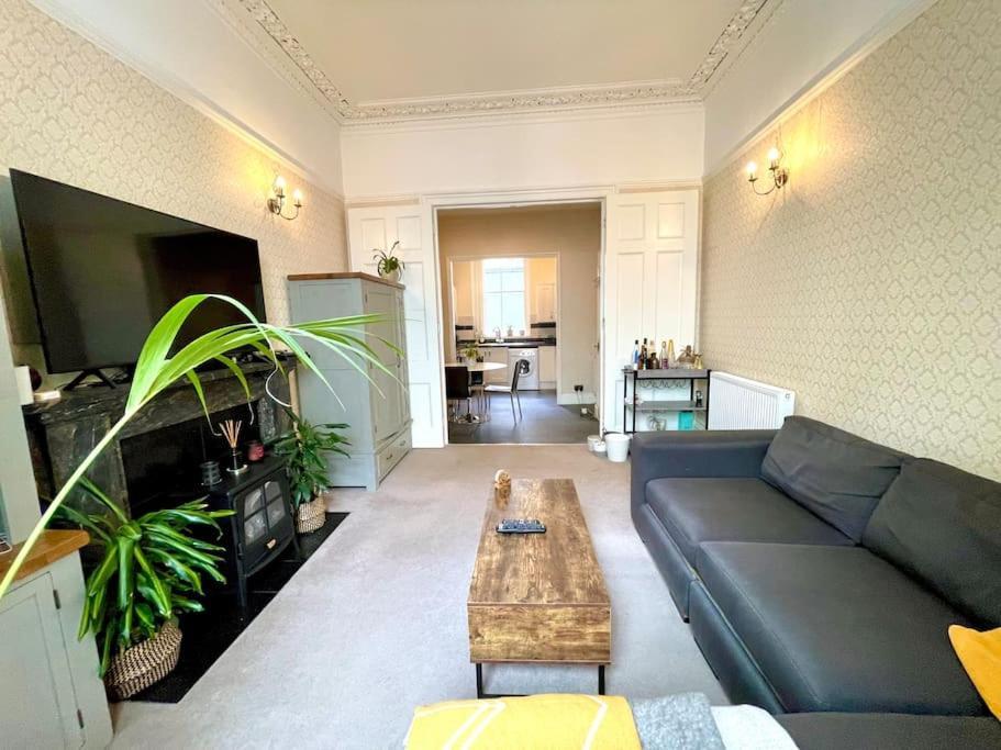 Entire 2 Bedrooms Flat In Victoria, Central Londres Extérieur photo