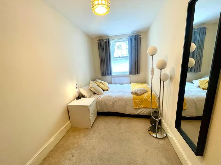 Entire 2 Bedrooms Flat In Victoria, Central Londres Extérieur photo