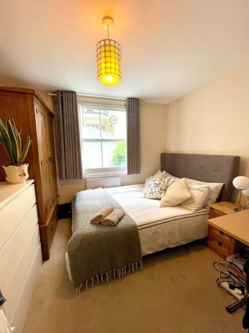 Entire 2 Bedrooms Flat In Victoria, Central Londres Extérieur photo